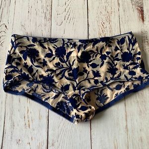 NWT VICTORIA’S SECRET Shortie with Velvet Leaf Design in Navy Blue, Size XS